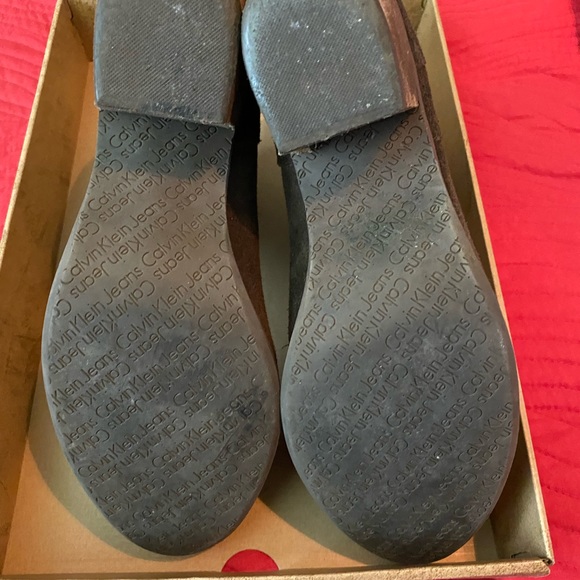 Brown Suede 2 1/2 heel boot. - Picture 5 of 5